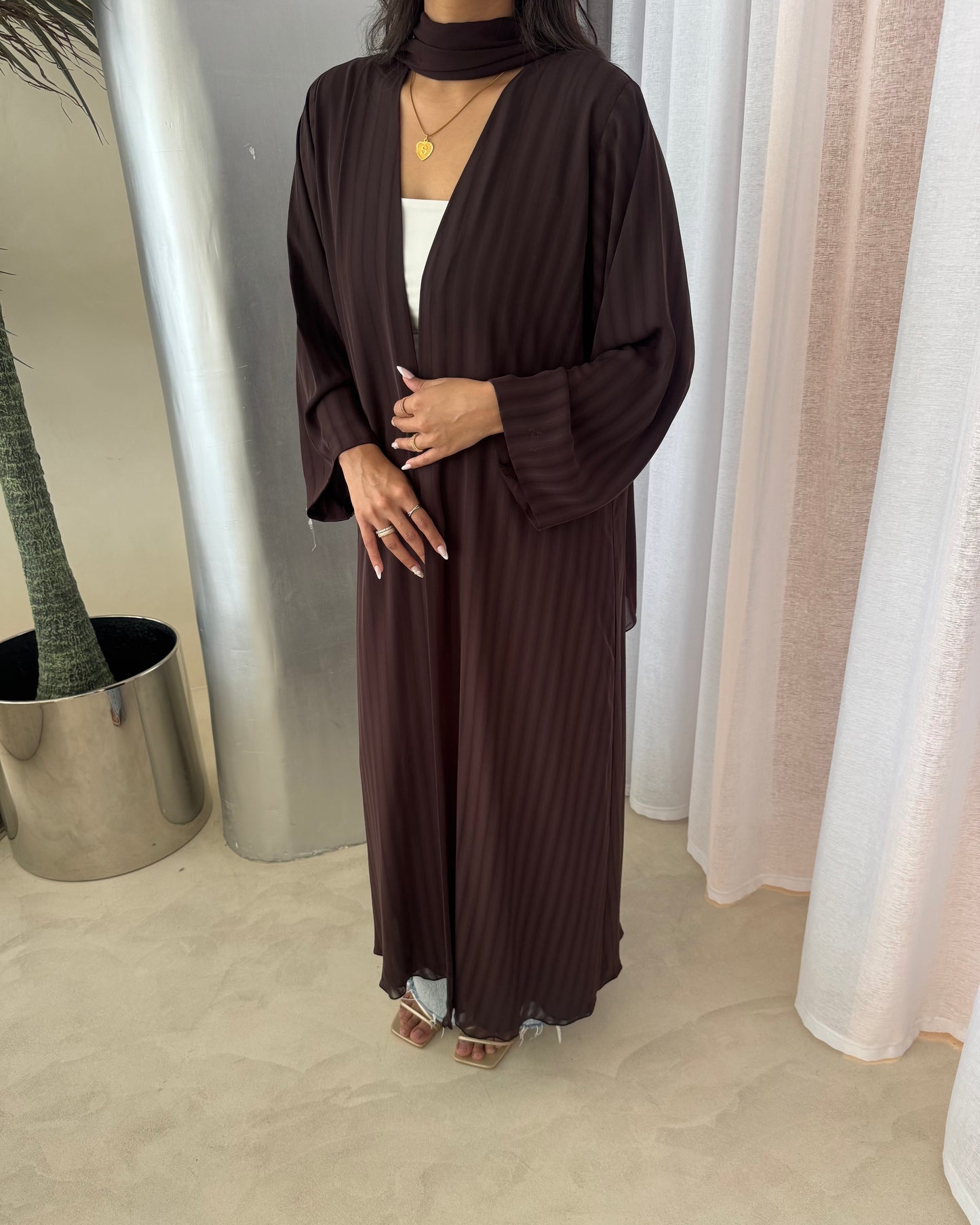 Outlines Abaya